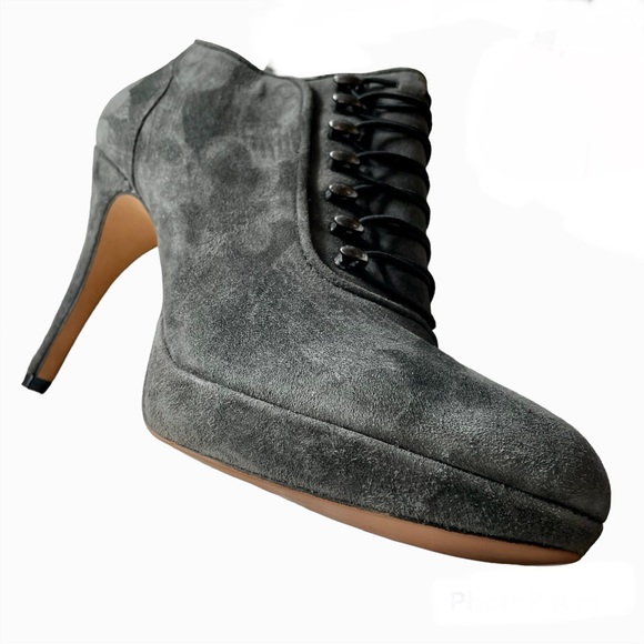 🌸 Vince Camuto suede booties - Picture 2 of 11